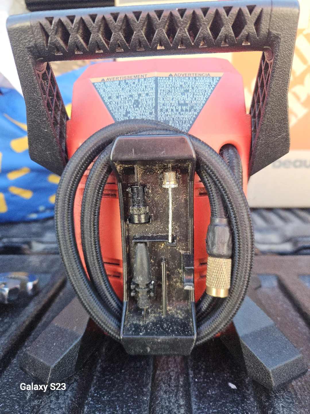 Milwaukee M12 Cordless Compact Inflator - photo 3