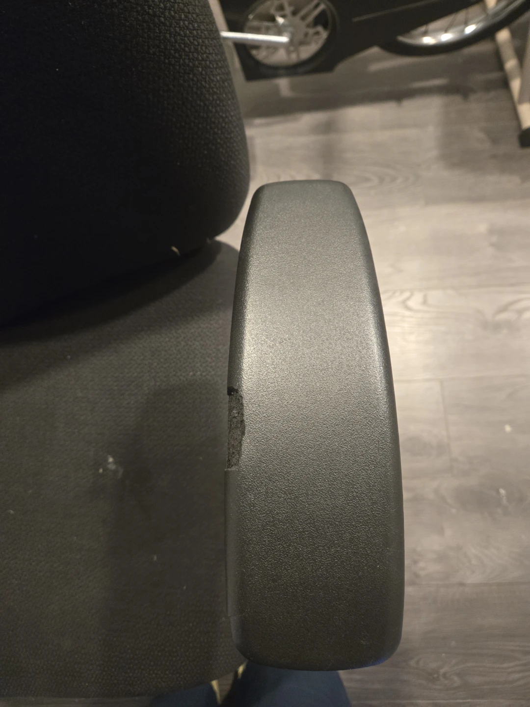 Black adjustable office task chair