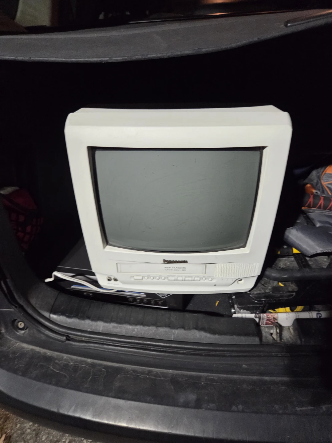 Panasonic Omnivision 13-inch TV with VCR - photo 2
