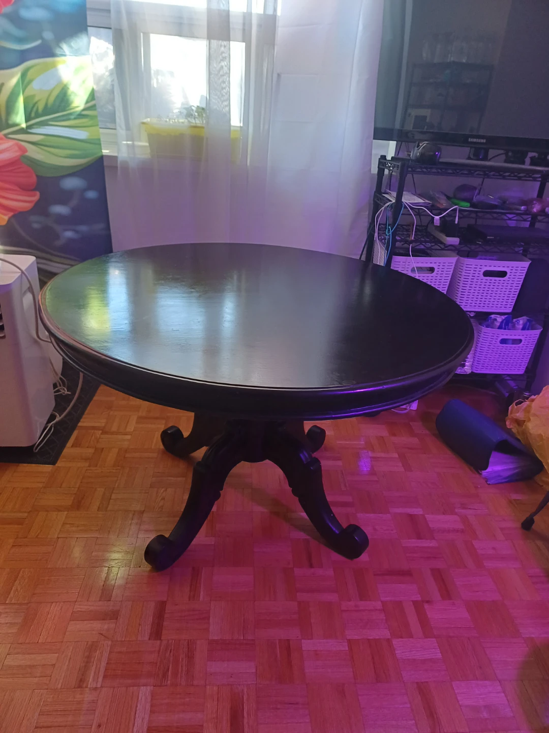 Round Mahagony Dining Table