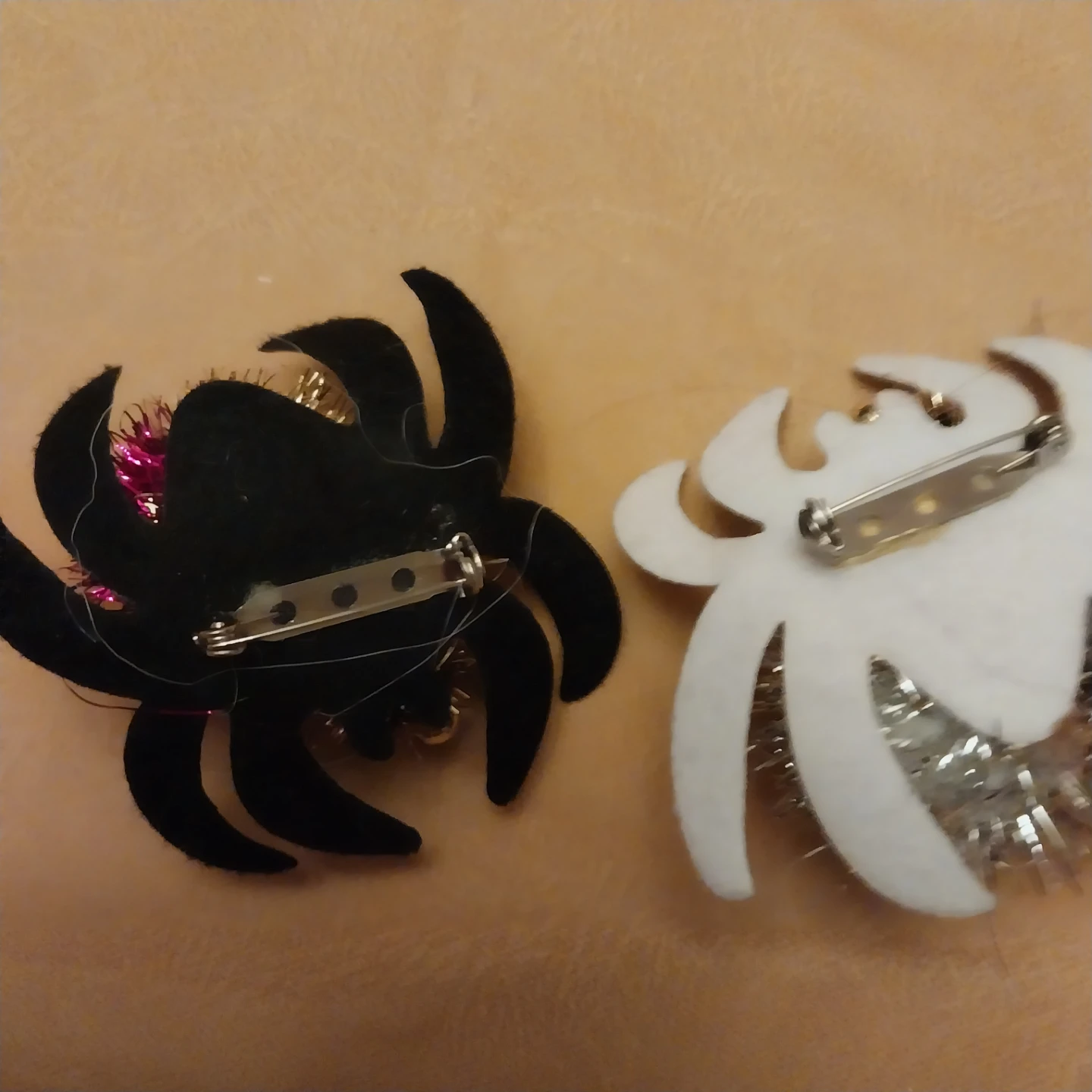 Halloween Set of 2 spider brooches - photo 4