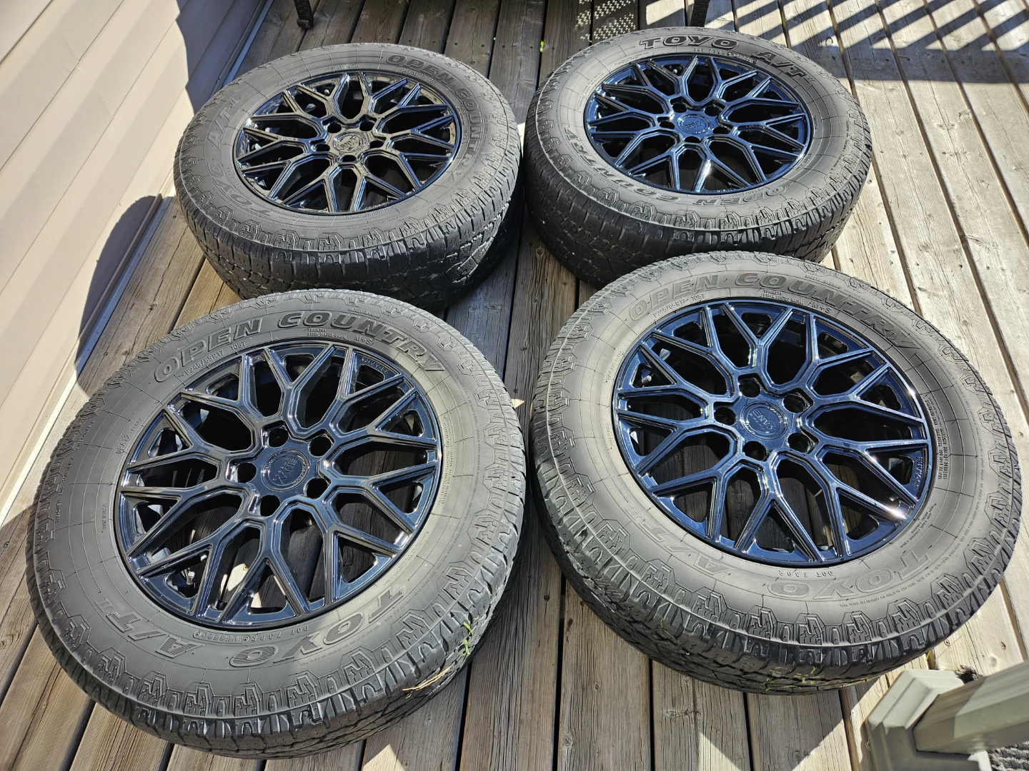 Set of 4 Envy Wheels with Toyo Open Country Tires