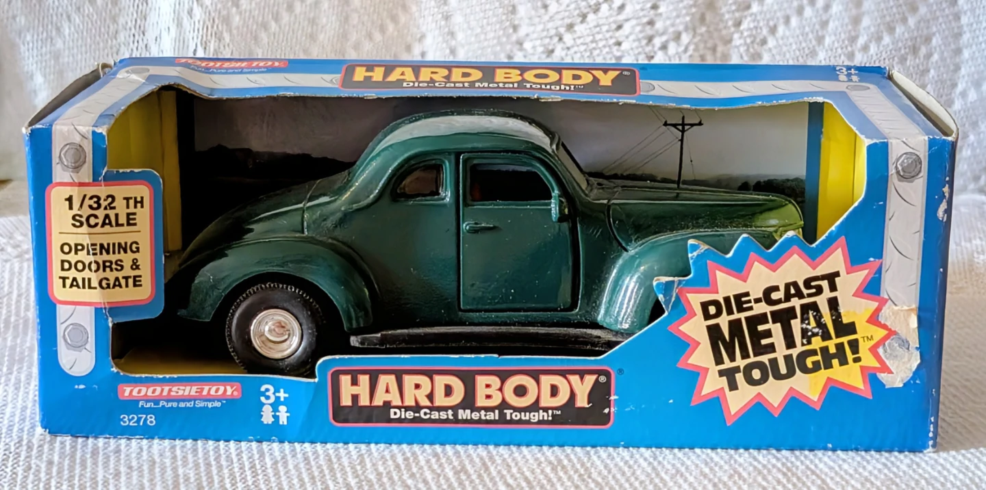 Vintage Tootsietoy Hard Body Die-Cast Metal Car