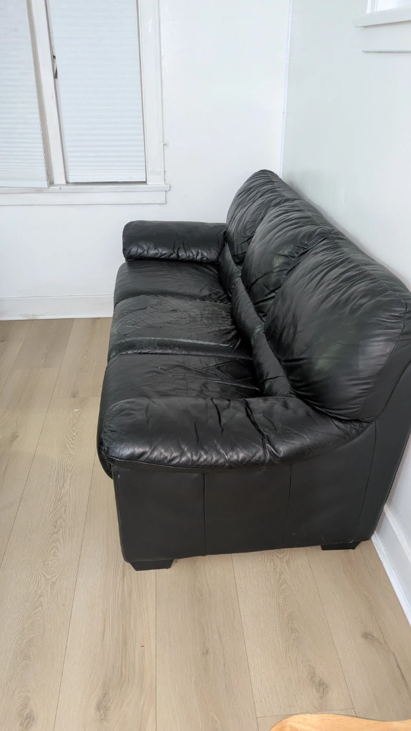 Black Three-Seater Sofa - photo 2