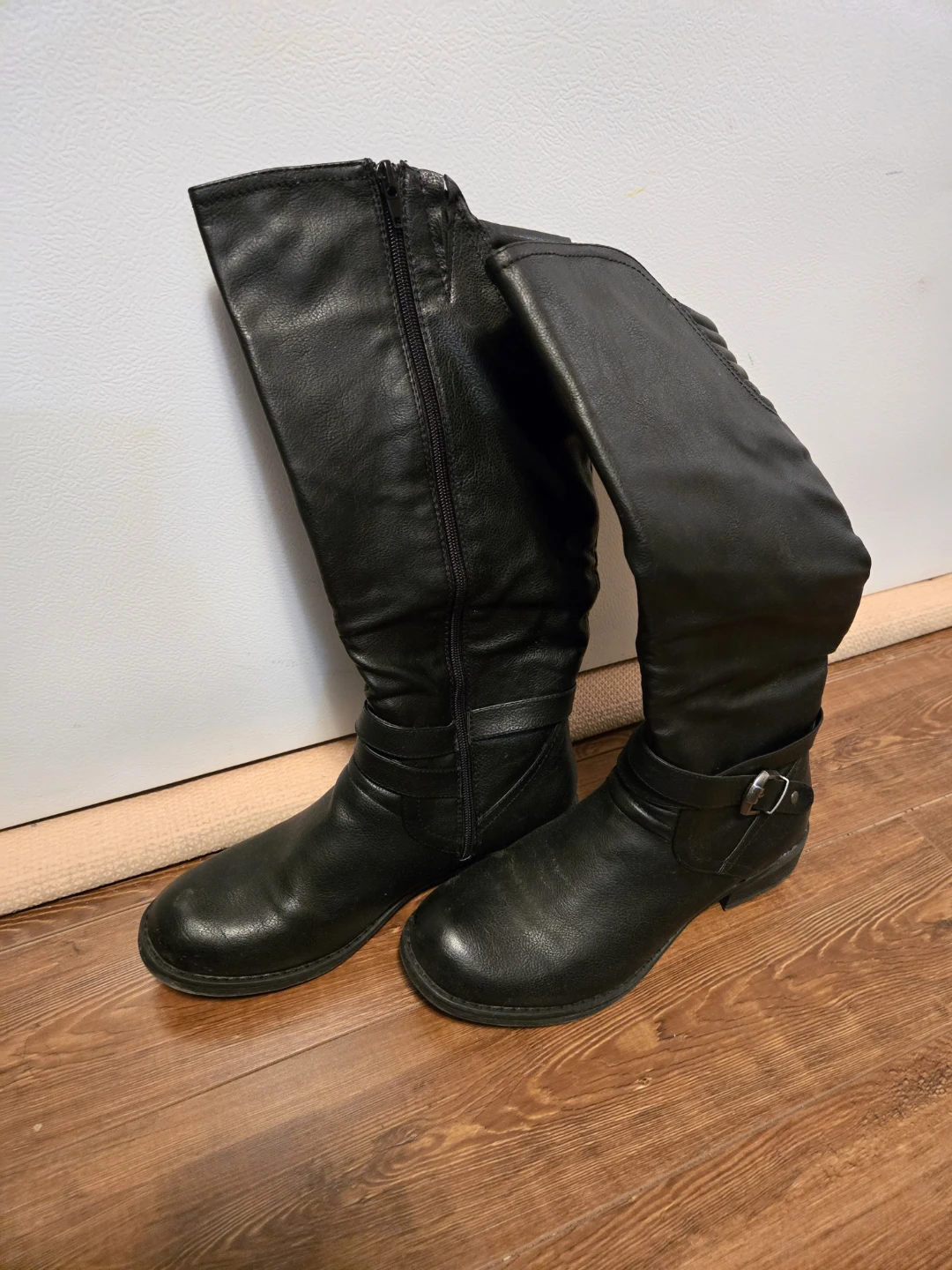 Black Women's Knee-High Boots