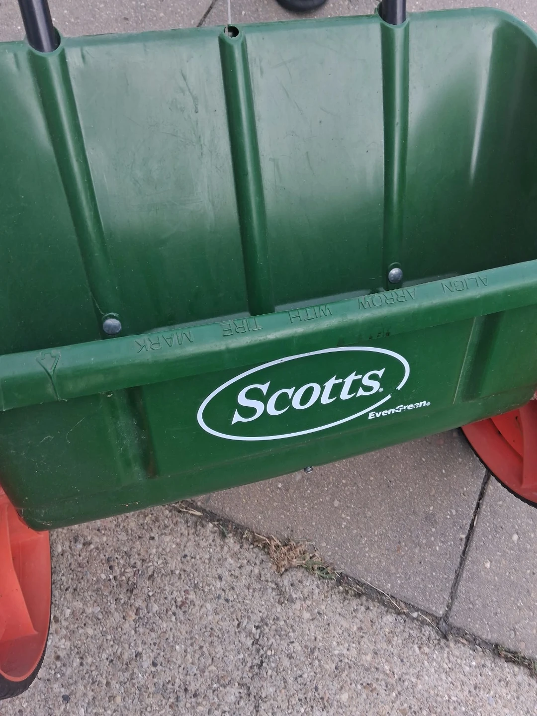 Scotts EvenGreen Lawn Spreader - photo 3
