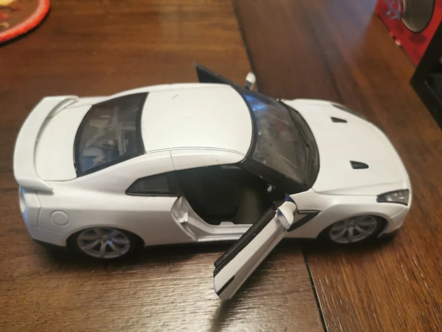 White Nissan GT-R Diecast Model Car - photo 2