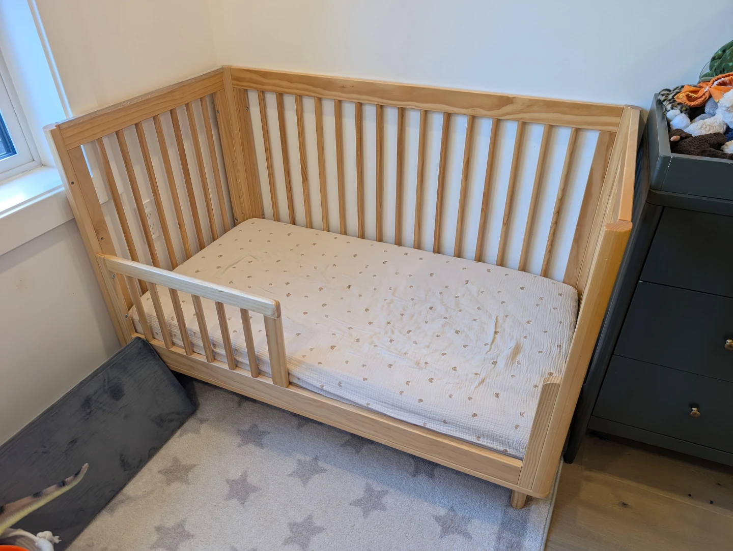 Convertible crib