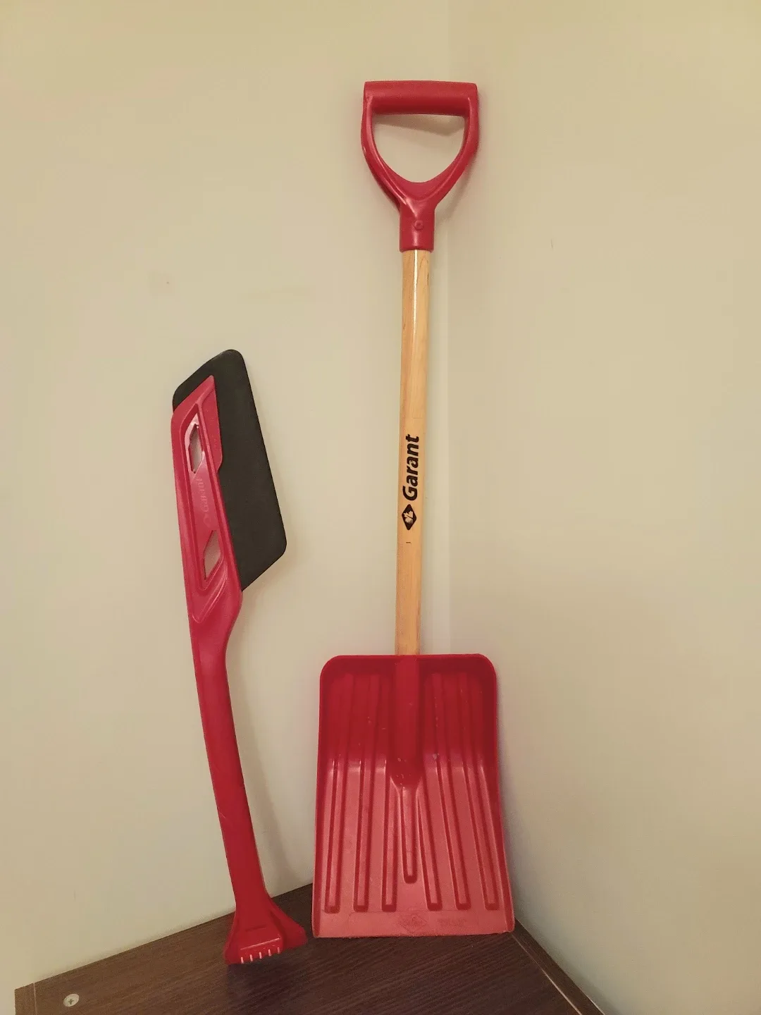 Winter Car/Driveway Combo: Snow Shovel + Ice Scraper / Brush