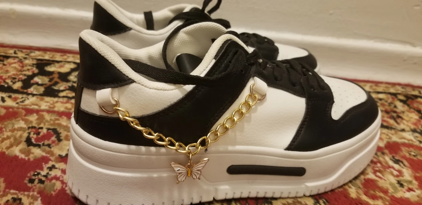 Black and white sneakers with butterfly chains - photo 2