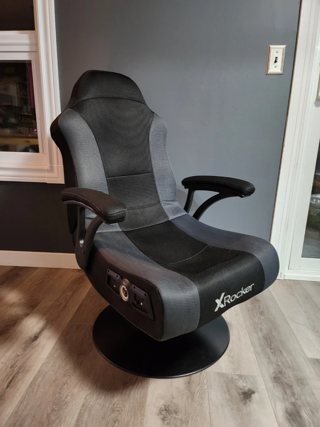 X Rocker Pedestal Gaming Chair Bluetooth Integrated Audio