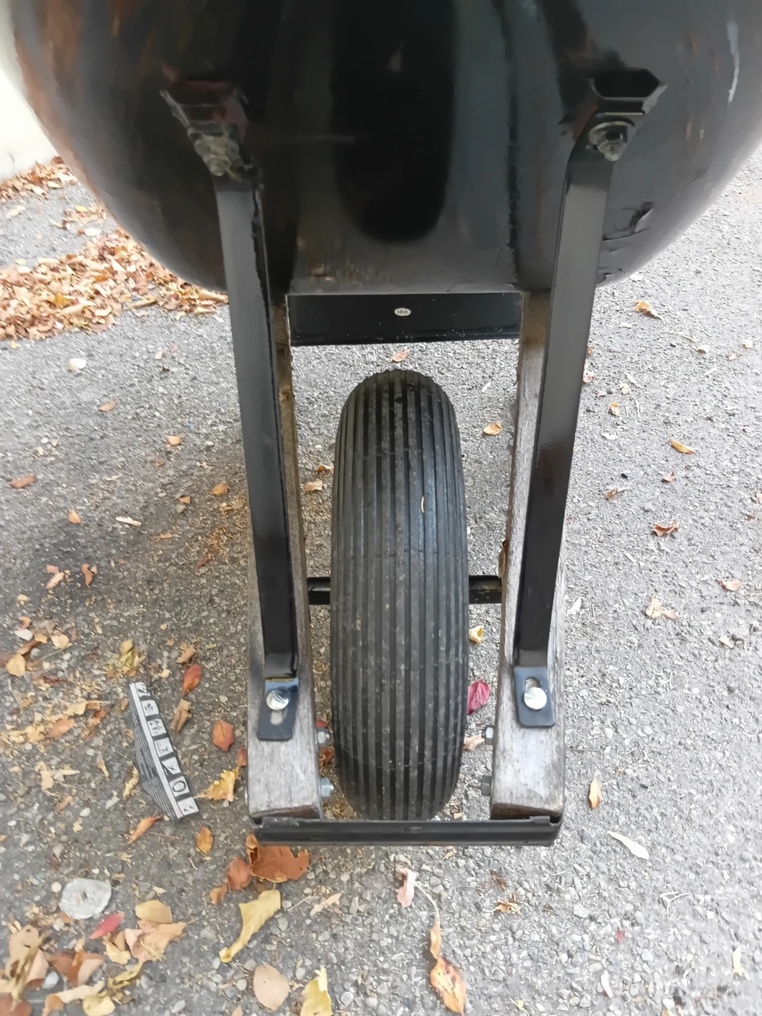 Garant Heavy Duty Premium Black Metal Wheelbarrow - photo 3