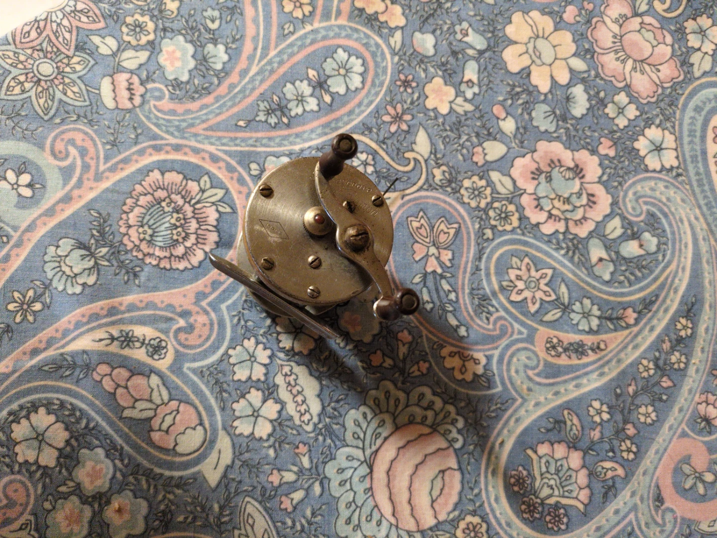 Vintage Shakespeare Fishing Reel - photo 2