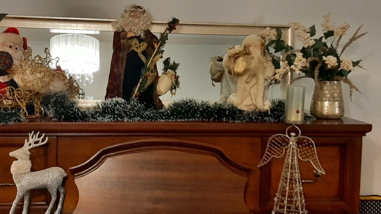 Decorative Christmas Santa Claus Figurine - photo 4