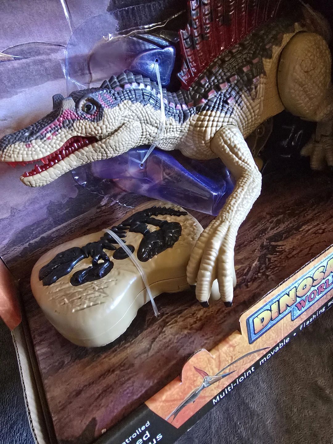 Remote-Controlled Spinosaurus - photo 3