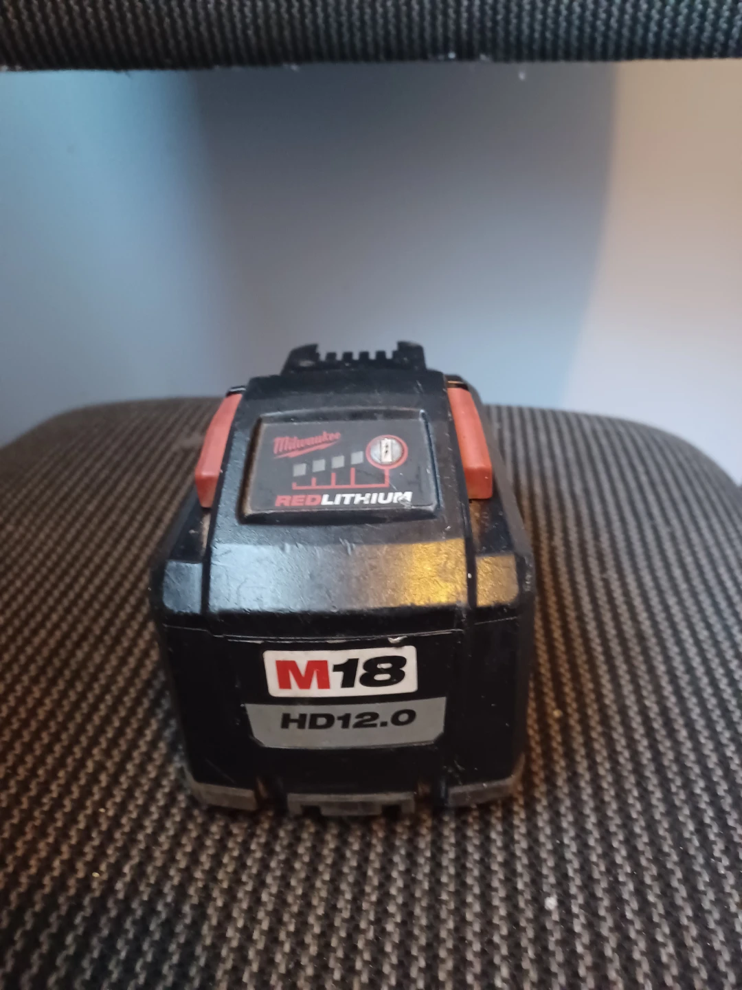 Milwaukee M18 High Output 12AH Battery - photo 2
