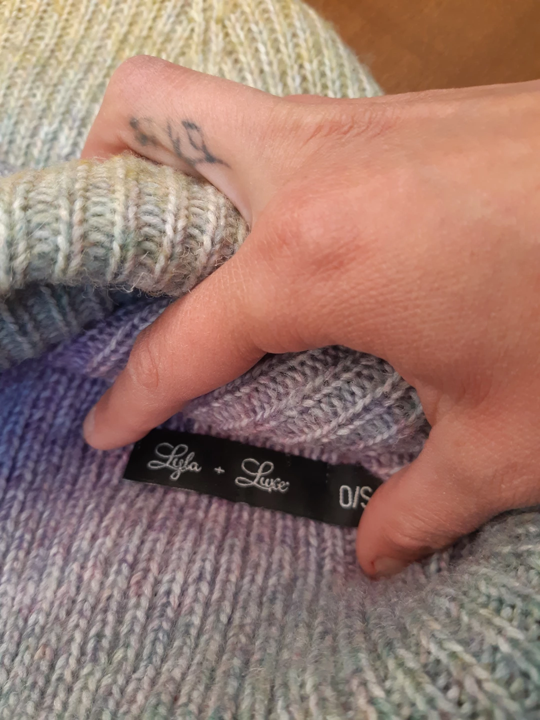 lyla + luxe women's rainbow ombre knit cuff beanie - photo 4
