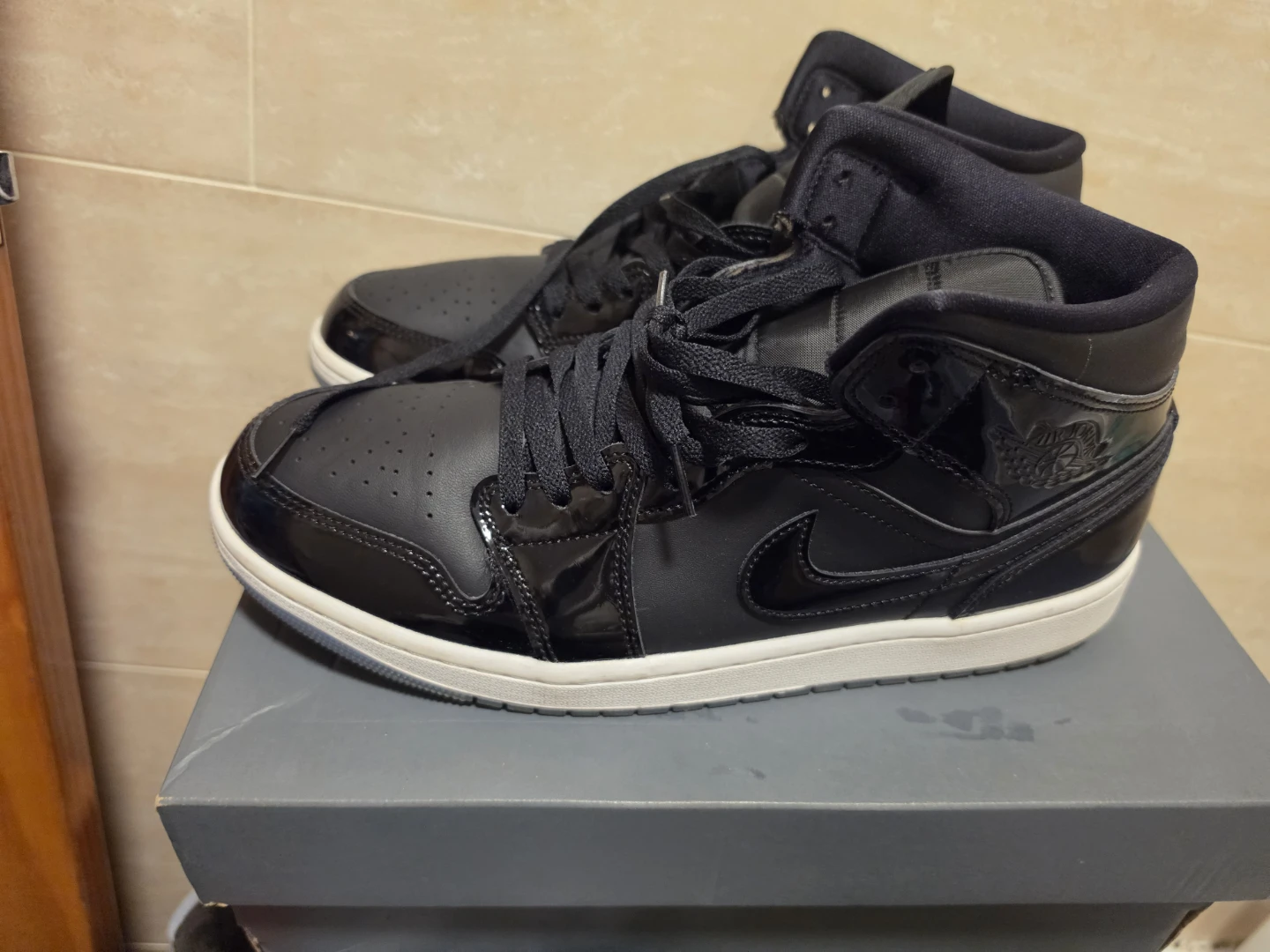 Air Jordan Mid Sneakers - photo 4