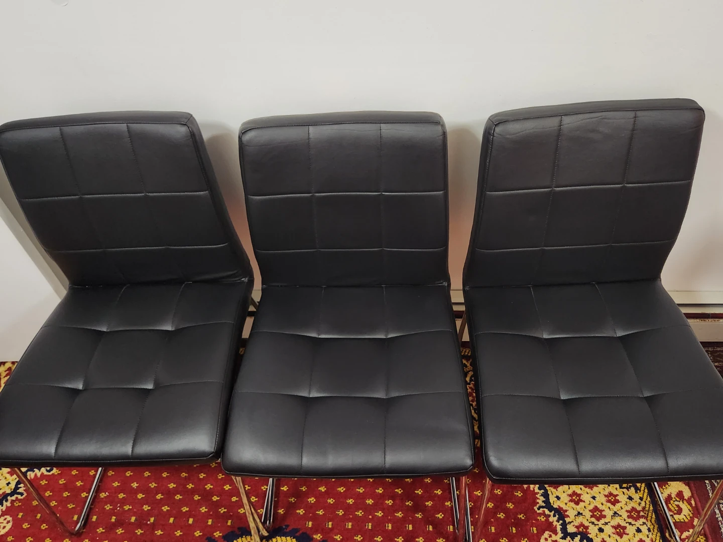 Almost brand new Dining table with leather 4 chairs - photo 3