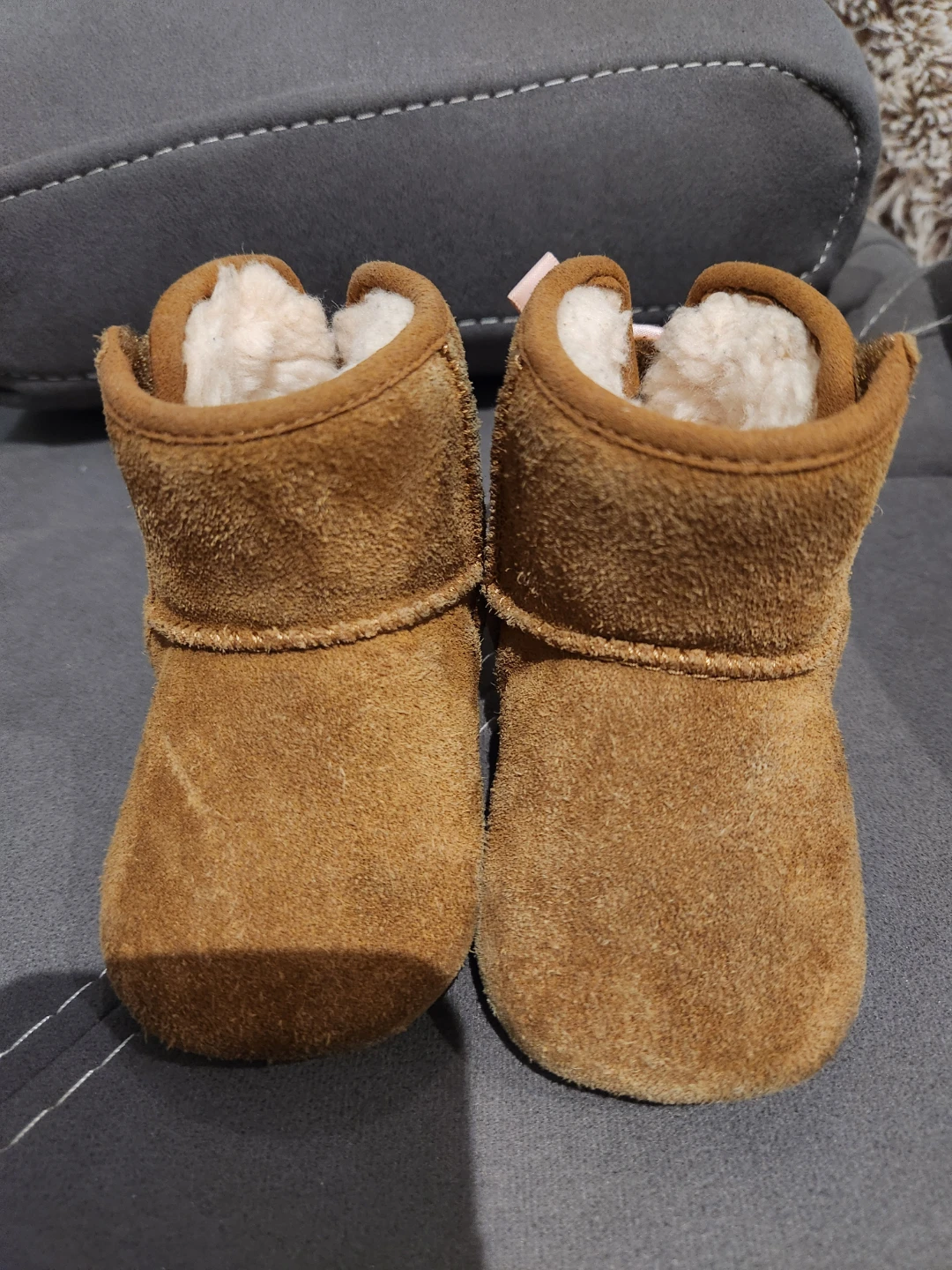UGG baby booties size 2 - photo 2