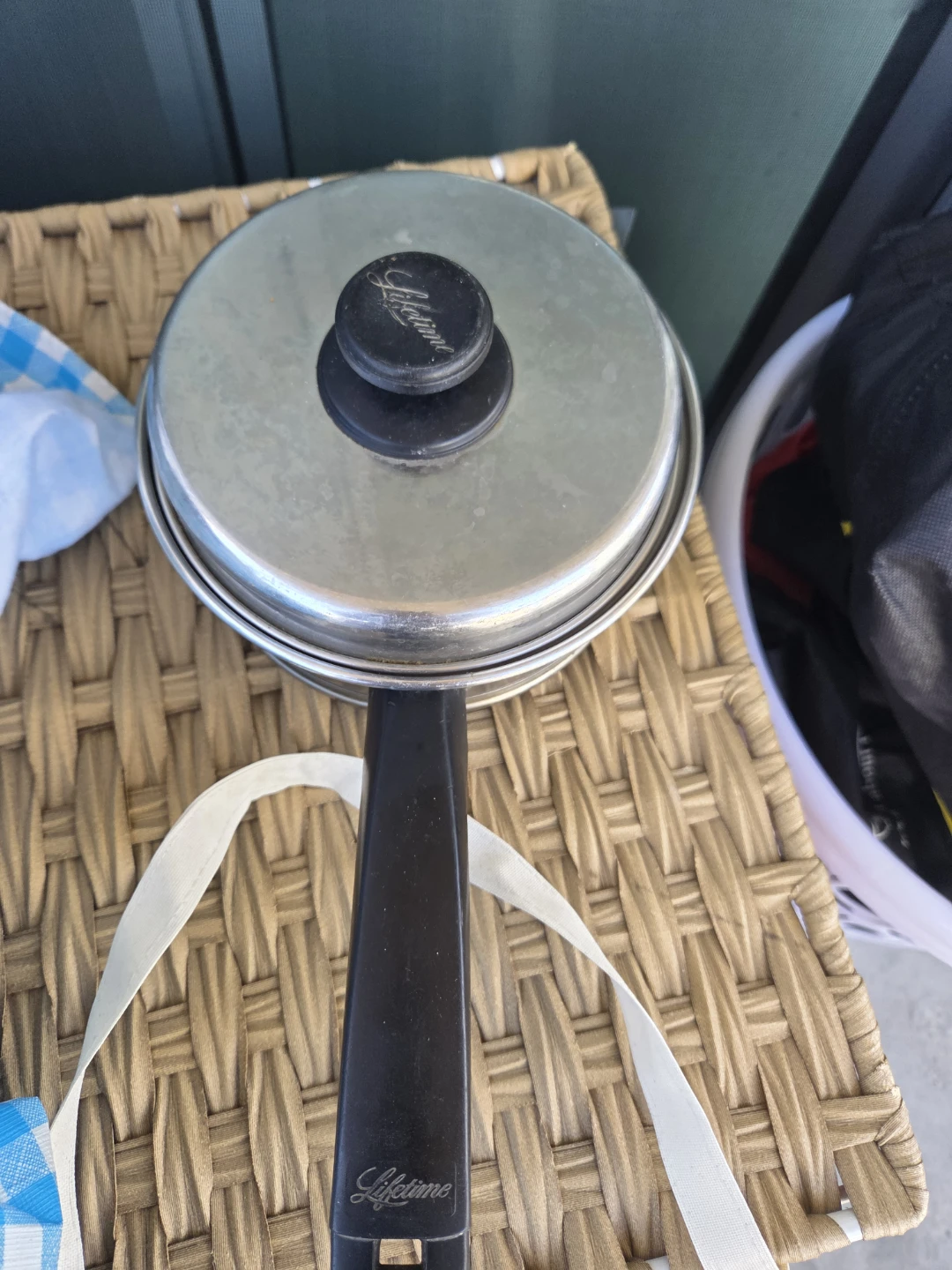 Lifetime stainless steel saucepan with lid