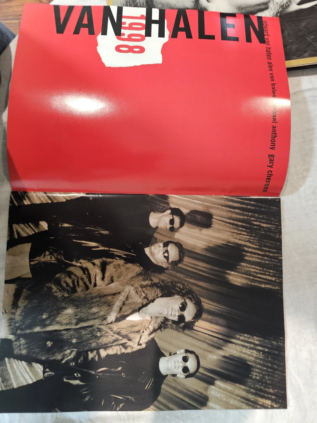 Van Halen 1998 World Tour Programme - photo 2