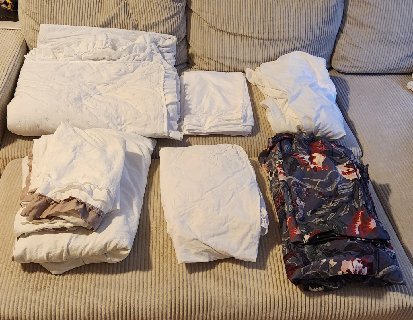 Assorted Bedding Set and Sheets