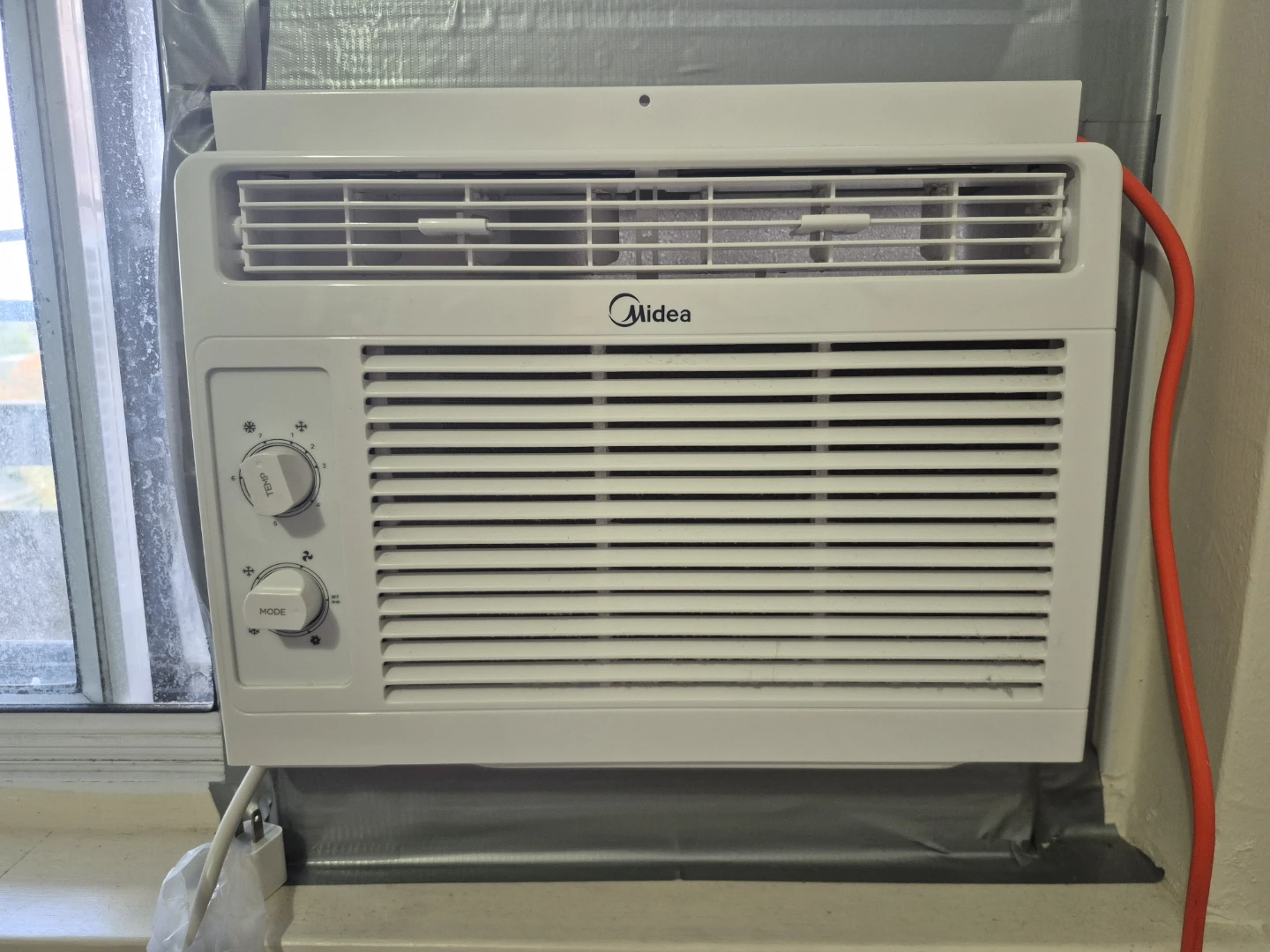 Midea 5,000 BTU Window Air Conditioner - photo 2