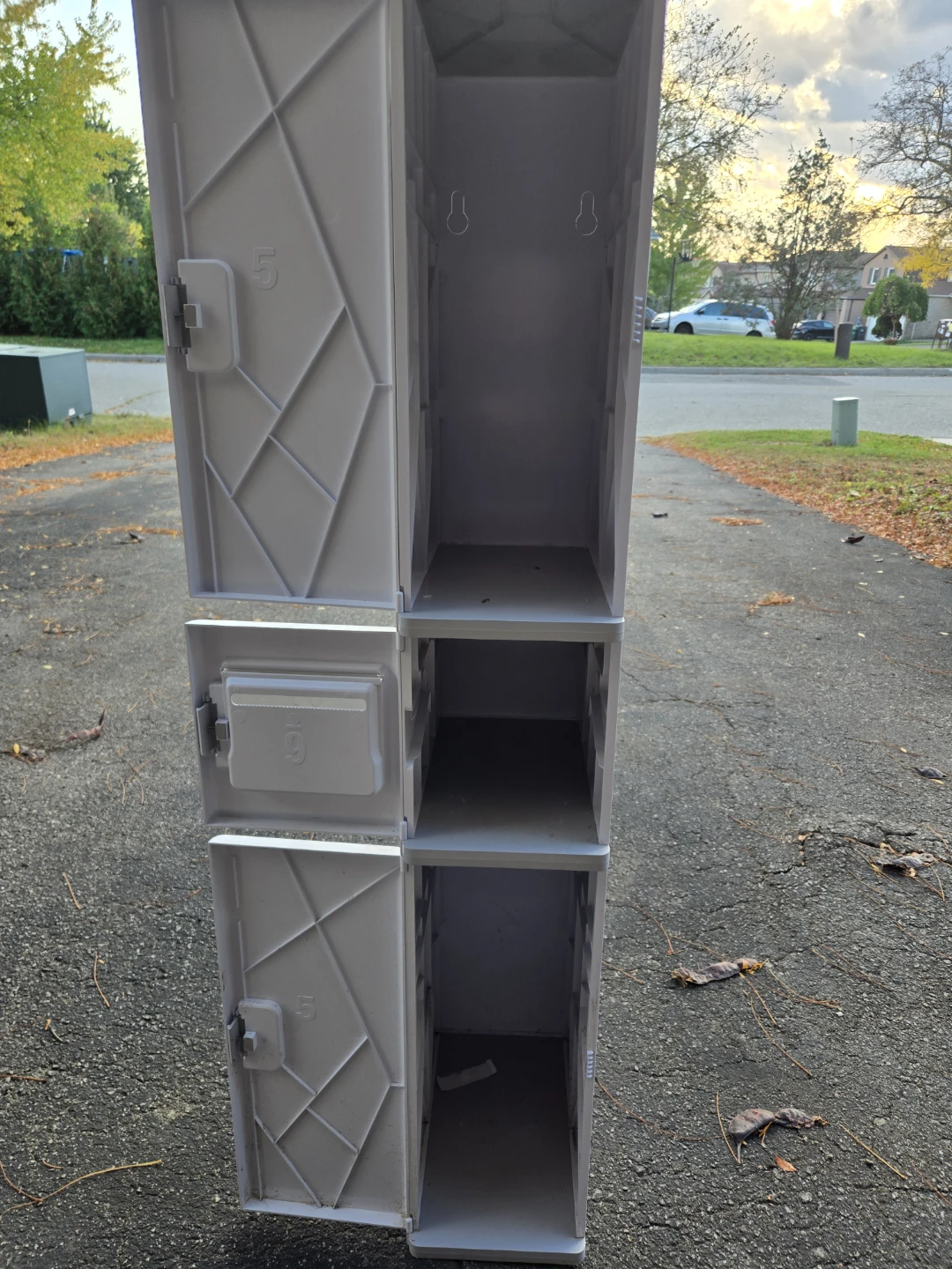White plastic storage lockers - photo 2