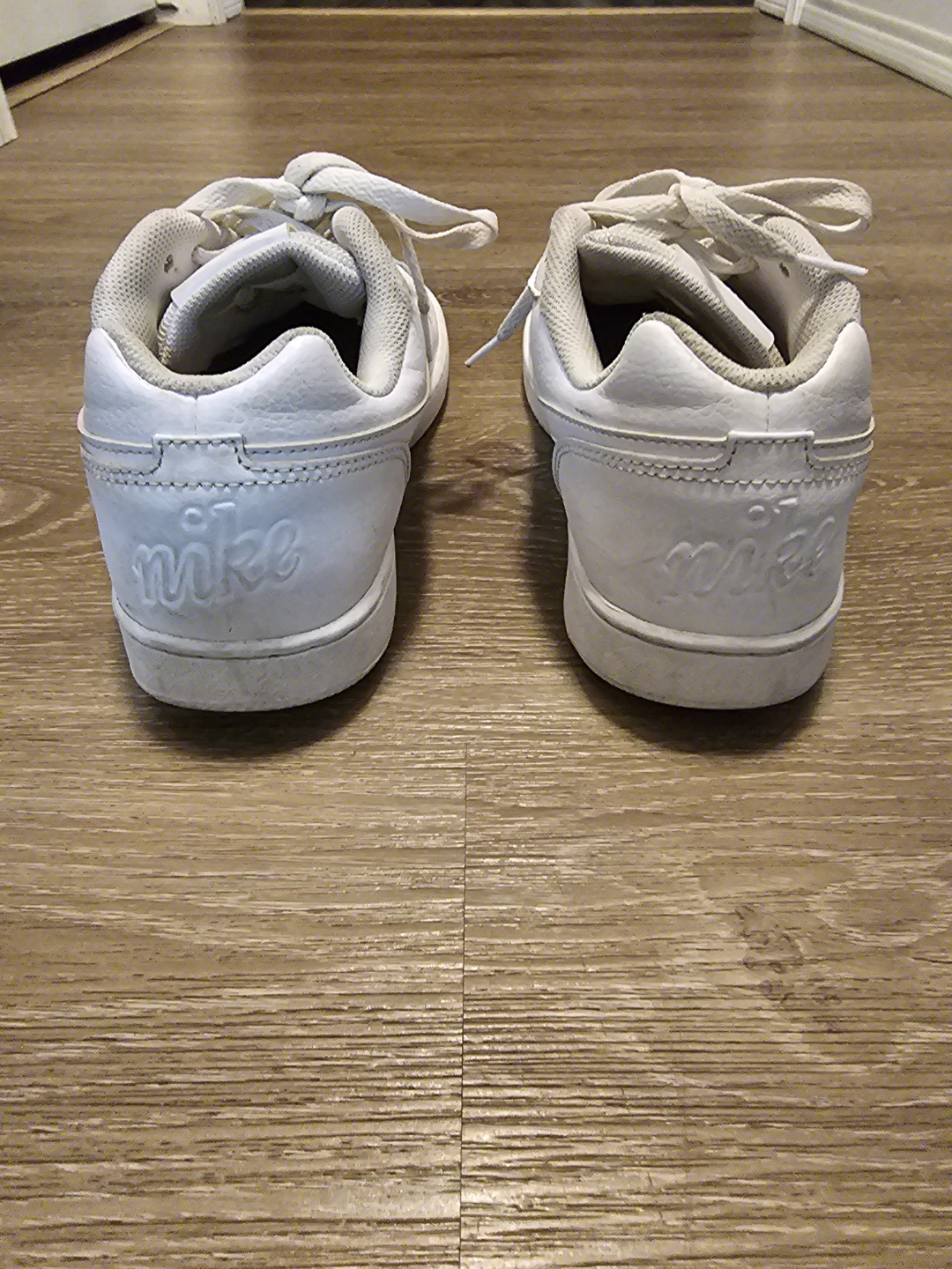 White Nike Sneakers - photo 2