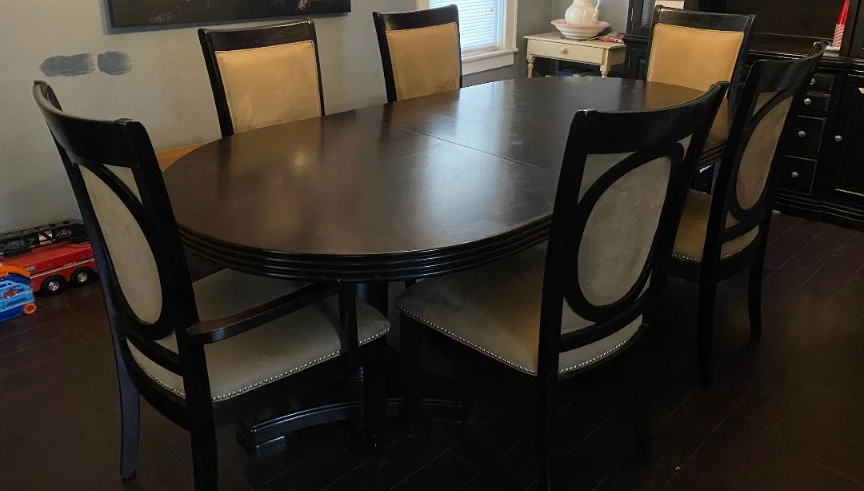 Oval Dining Table with 6 Chairs