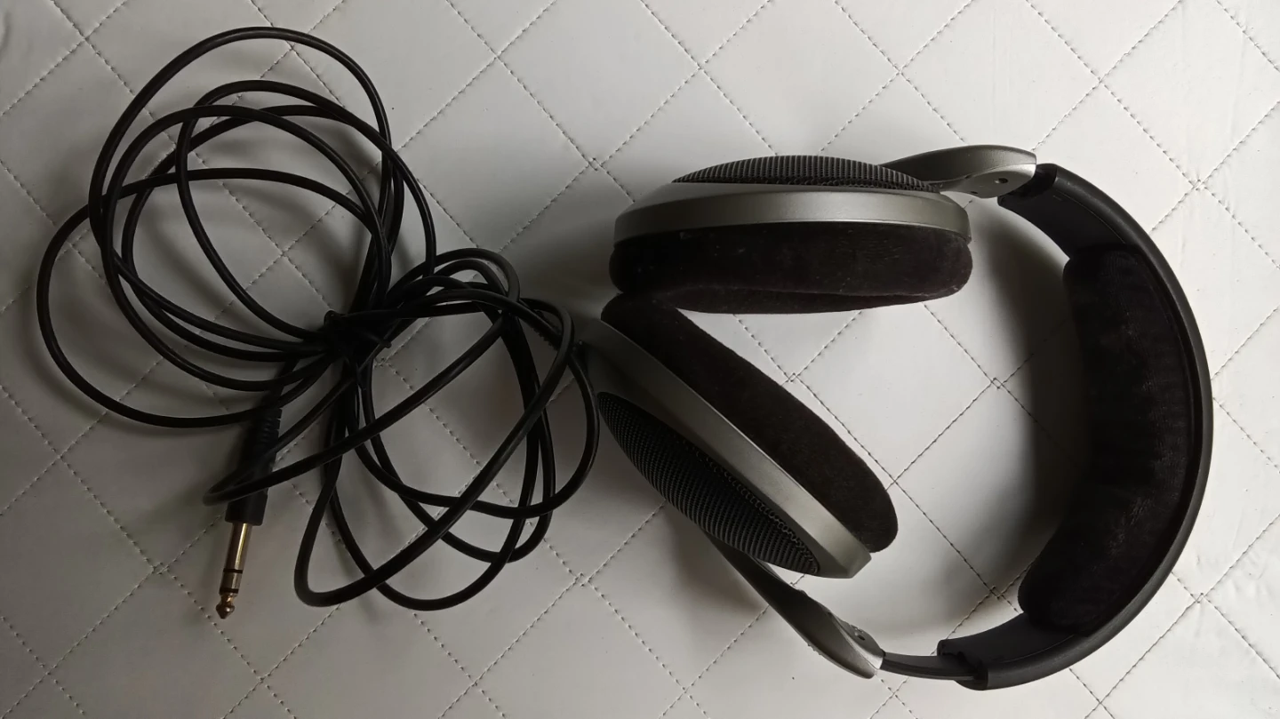 Sennheiser HD 555 Headphones