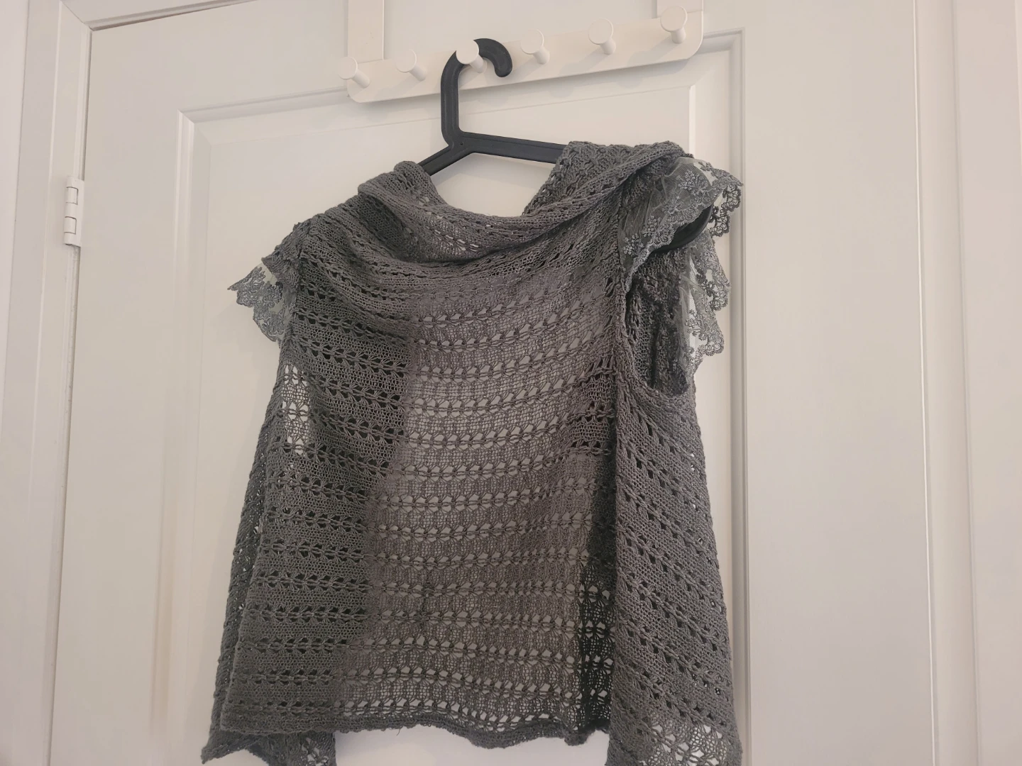 Grey knit lace shrug - photo 2