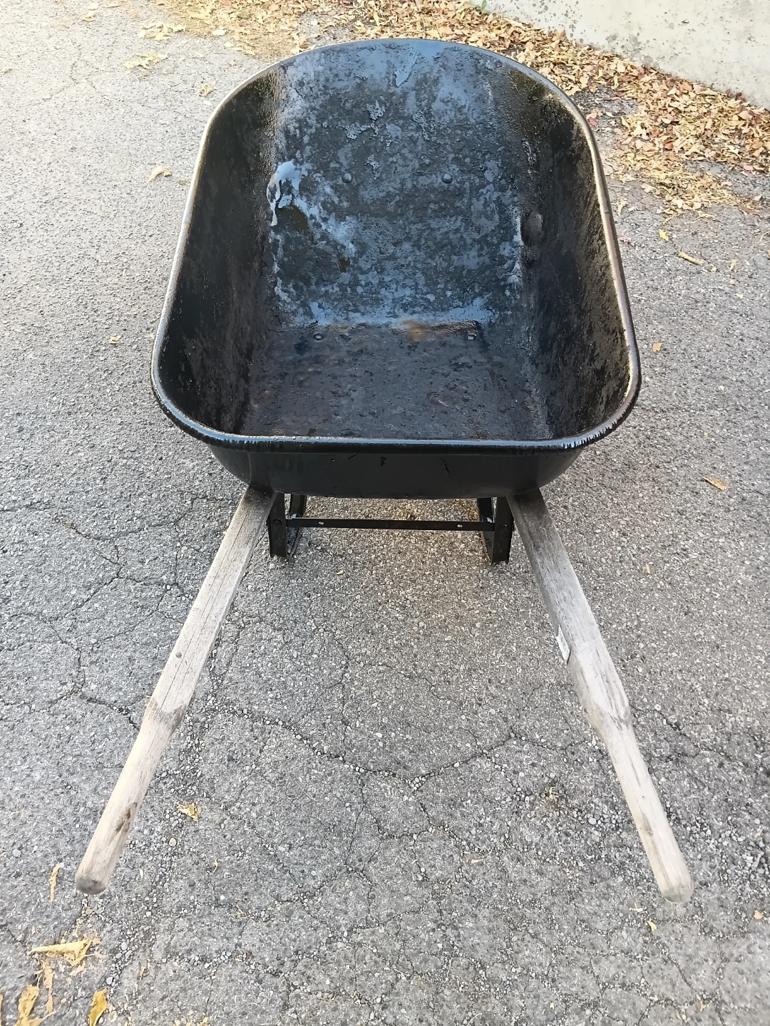 Sturdy Certified Premium Black Steel Wheelbarrow - photo 2