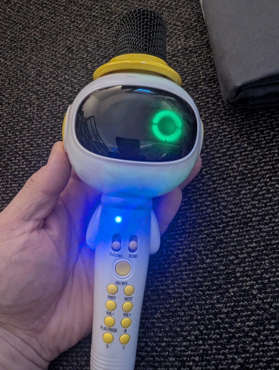 Robot-style wireless handheld karaoke microphone - photo 3