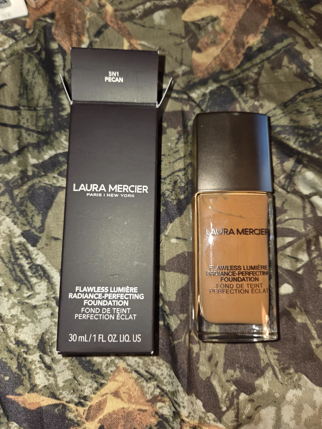Laura Mercier Ultra-Longwear Foundation/ Shade: Pecan, 1oz.