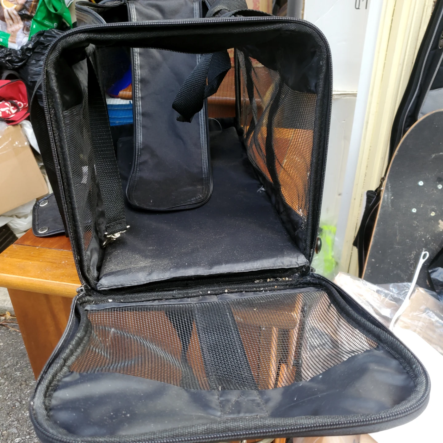 AmazonBasics Black Pet Carrier - photo 3
