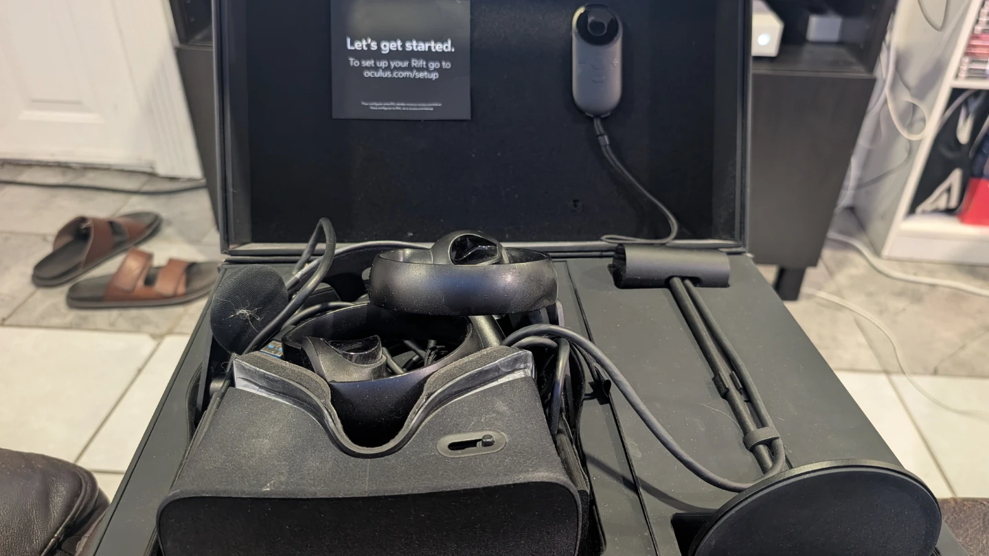 Oculus Rift headset w/ Xbox controller