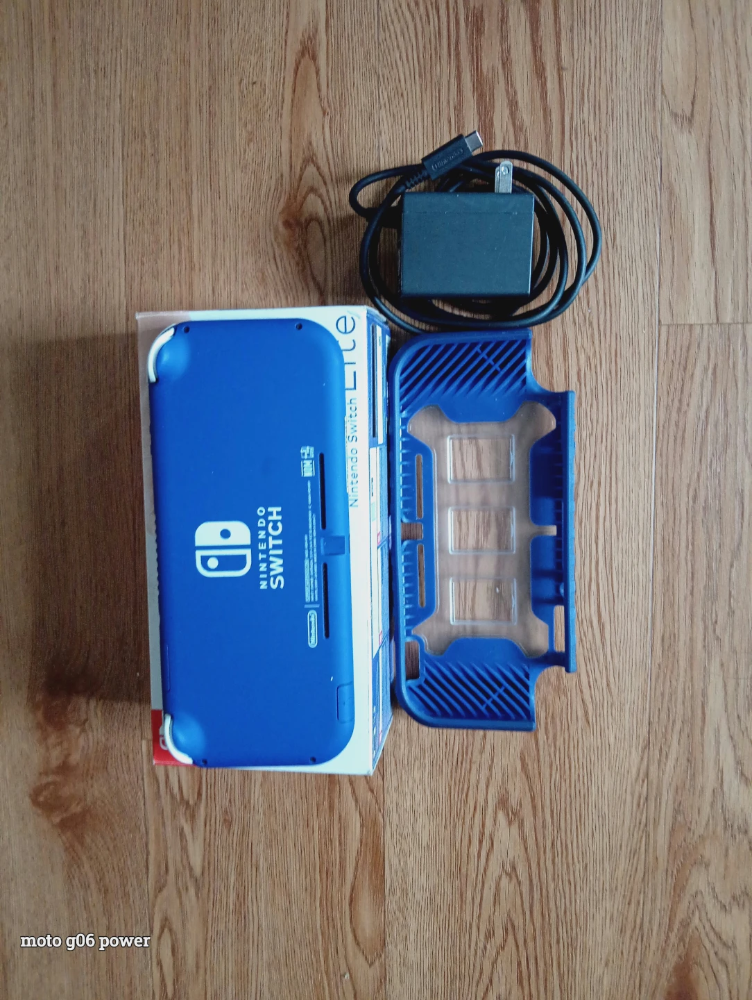 Nintendo switch Lite, slightly used with casing - photo 3