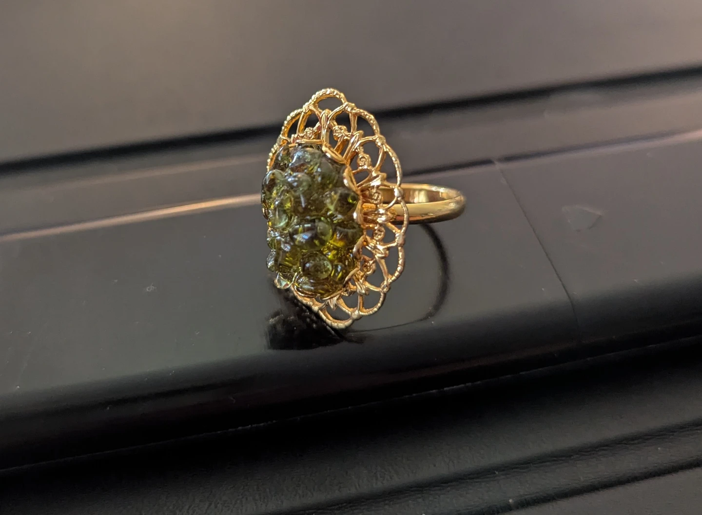 1970's Green Glass Chip Gold Tone Ring - photo 2