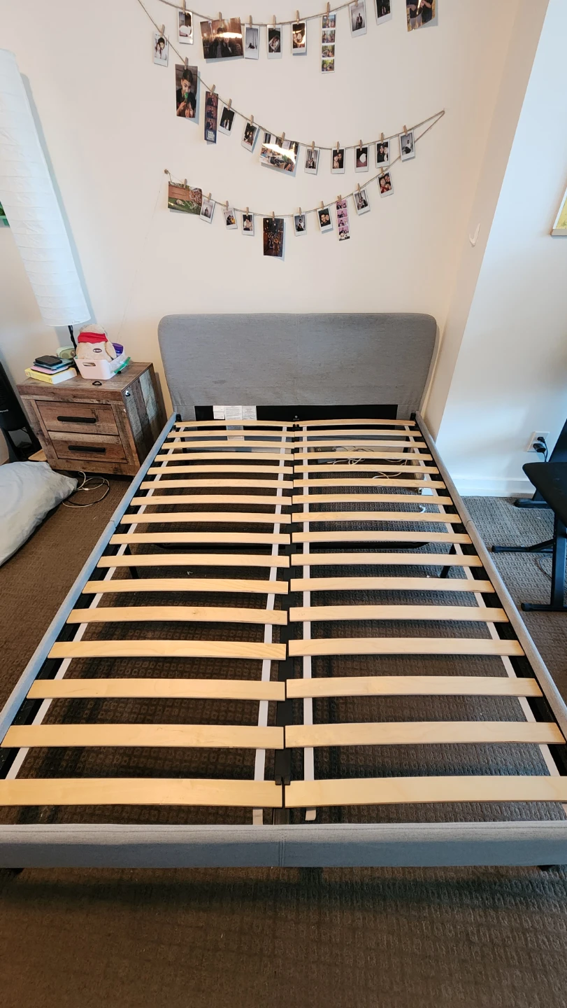 SLATTUM Full/Double Gray Upholstered bed frame