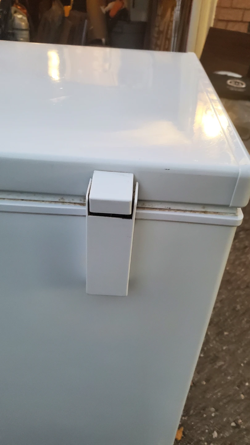 Model HS-390C Chest Freezer - photo 4