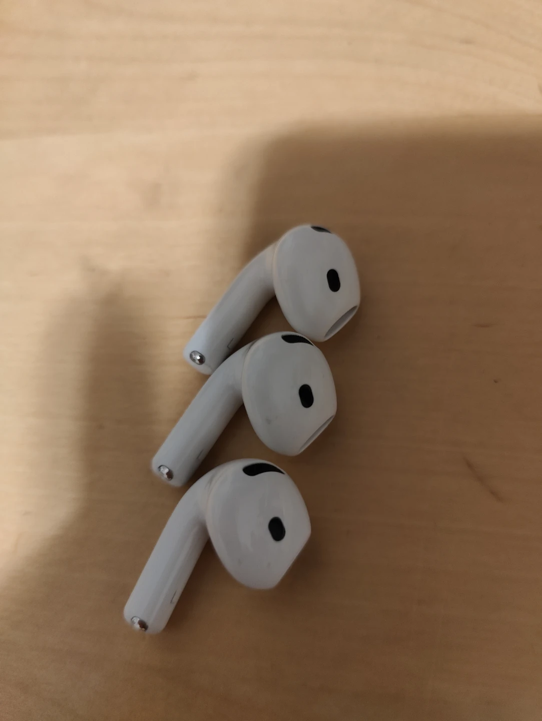 Apple AirPods 4th Gen LEFT SIDE (L) ONLY