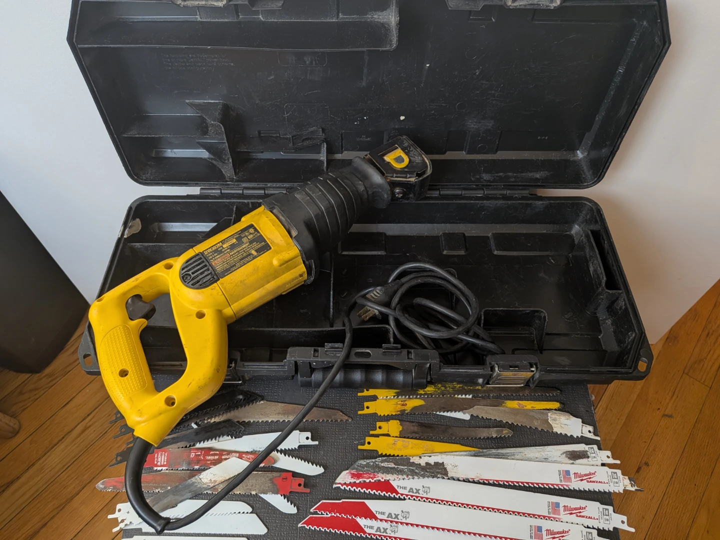 DeWalt Heavy-Duty 9A Corded Sawzall / Reciprocating Saw - photo 2