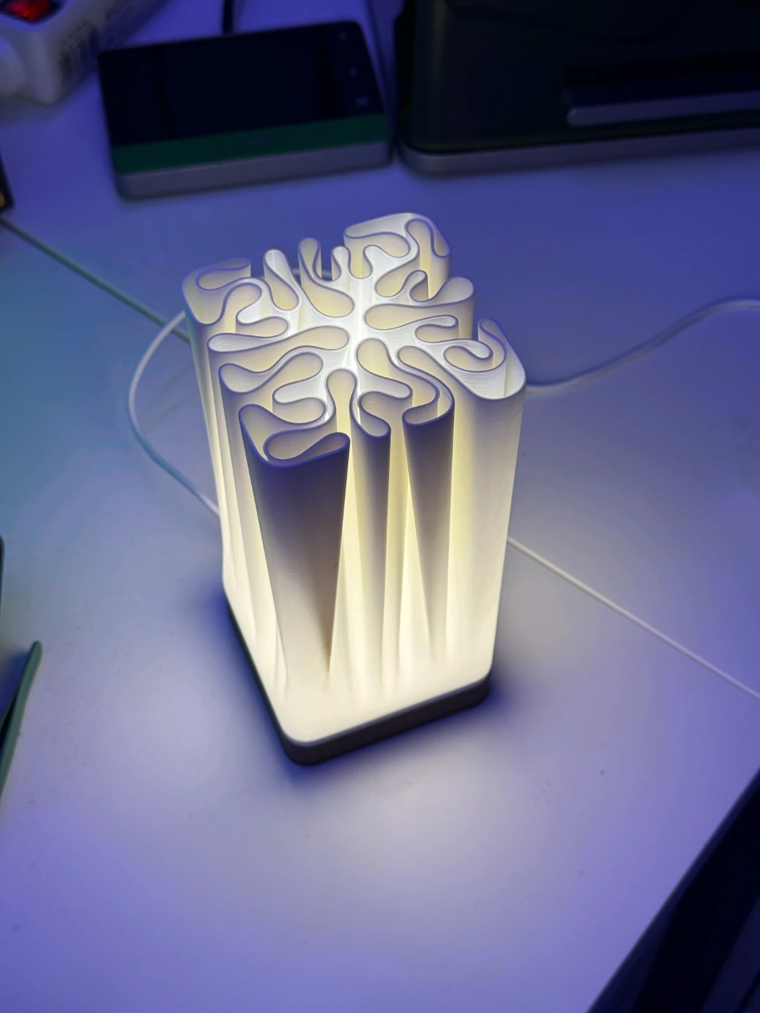 Modern sculpture accent lamp - photo 4