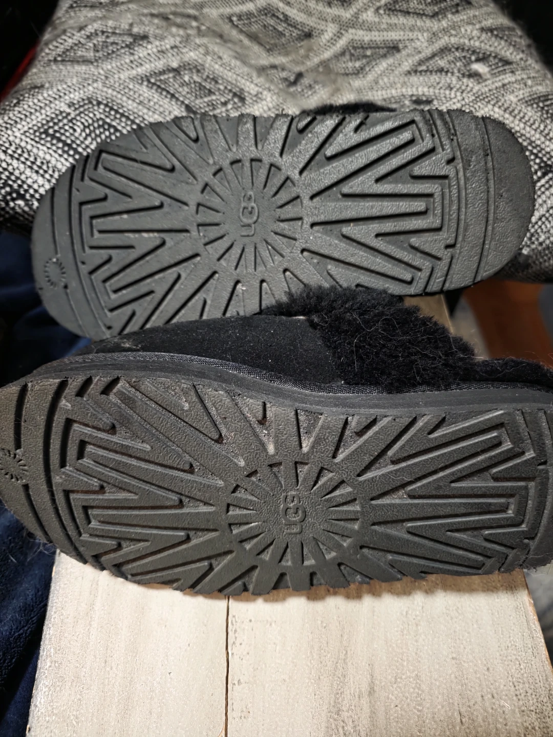 UGG Slippers Black - photo 2