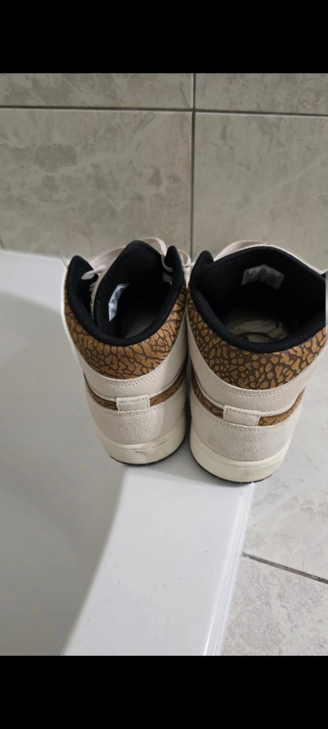 Air Jordan Mid Sneakers - photo 2