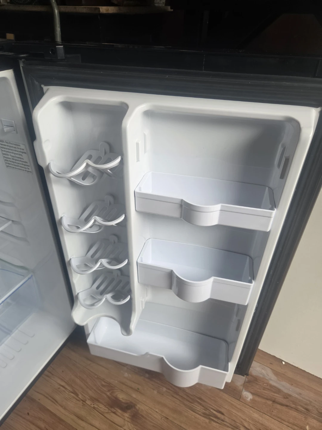 Danby Compact Mini Fridge - photo 4