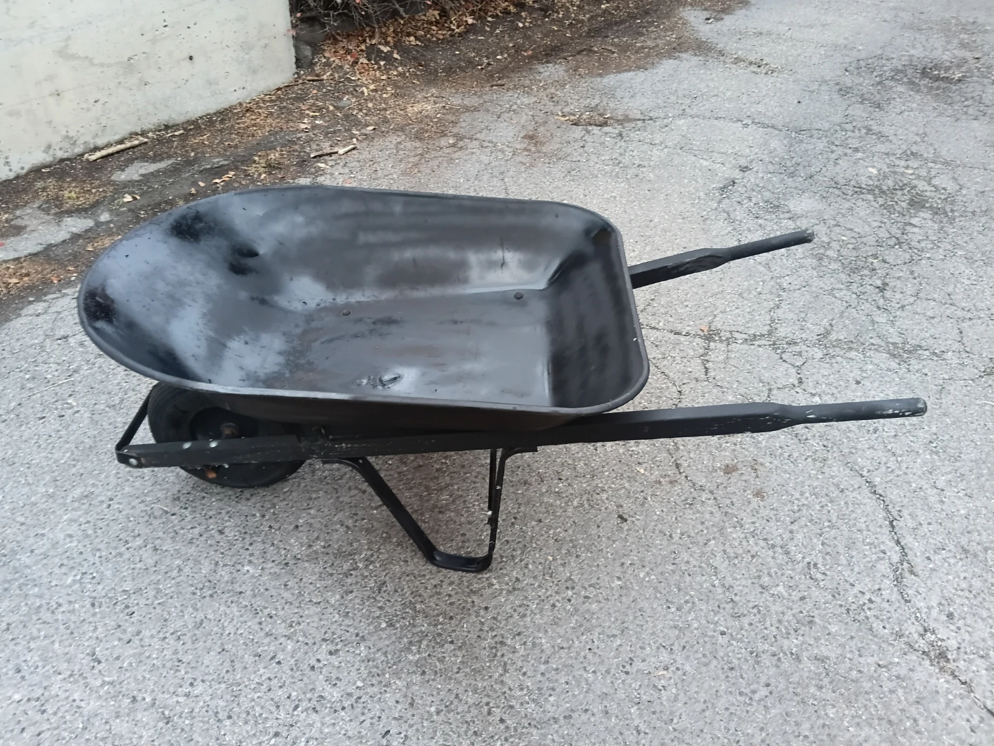 Practica Compact Metal Wheelbarrow