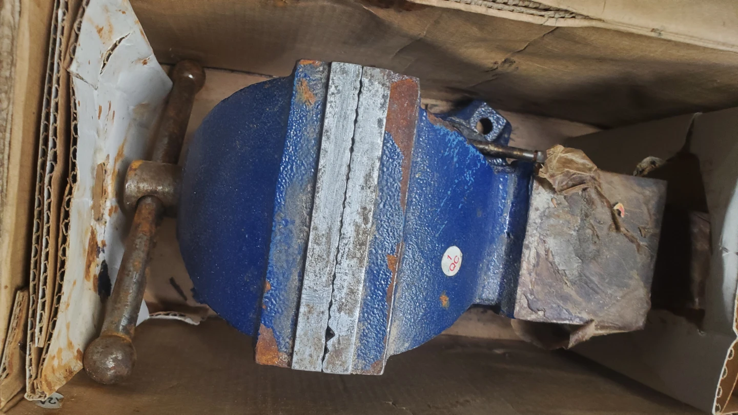 Mastercraft 4" Bench Vise with Swivel Base - photo 4